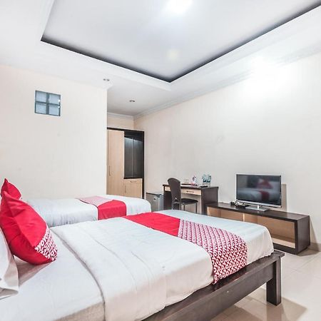 Oyo 1667 Wisma Lux Barkah Jakarta Exterior foto