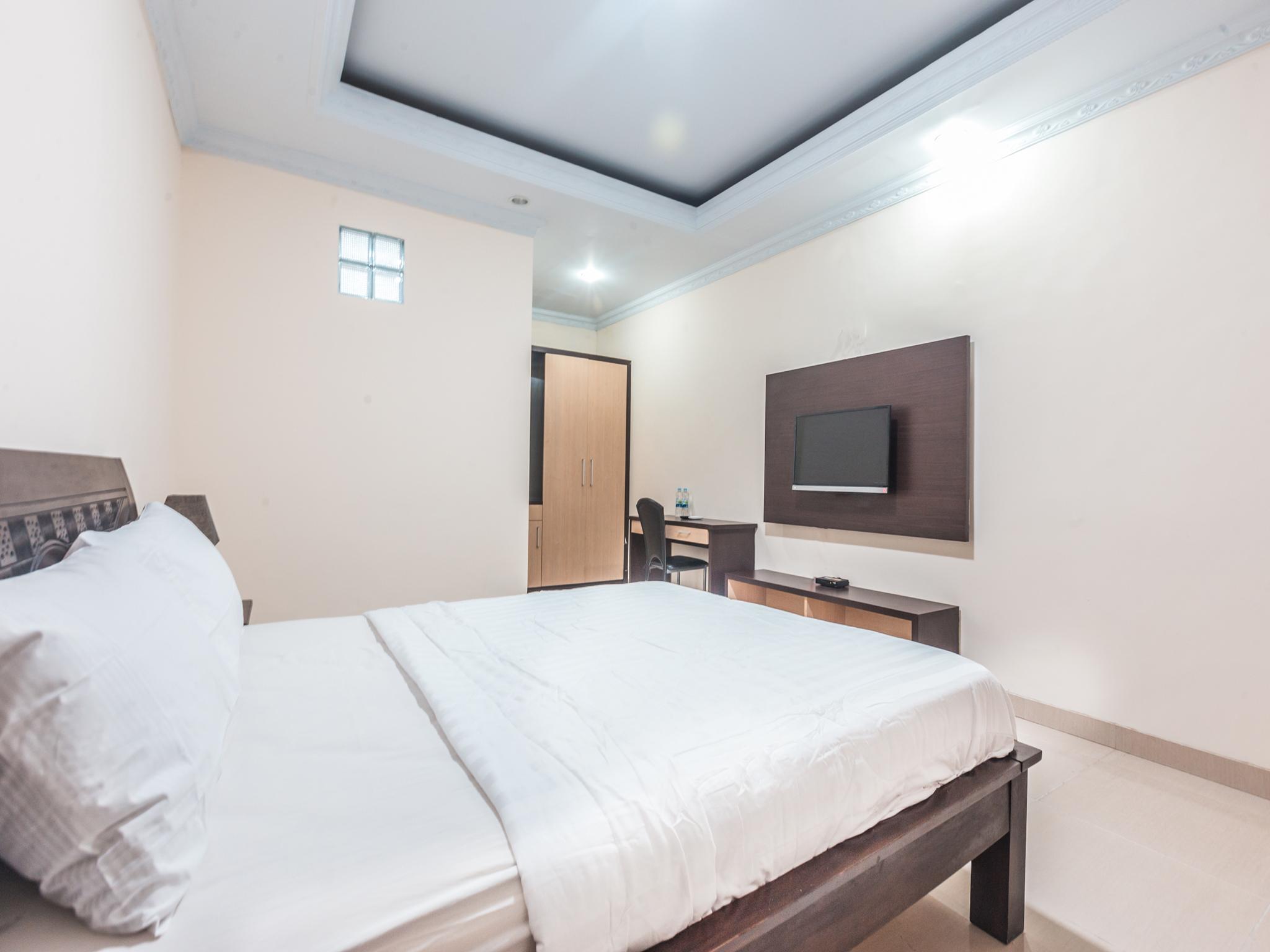 Oyo 1667 Wisma Lux Barkah Jakarta Exterior foto
