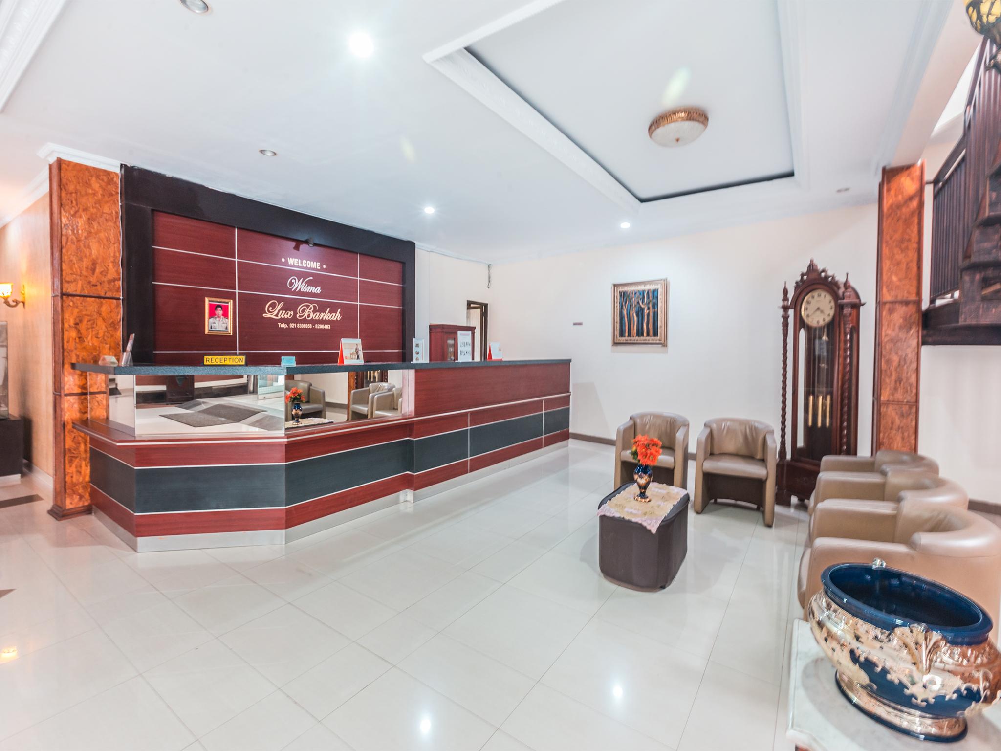 Oyo 1667 Wisma Lux Barkah Jakarta Exterior foto