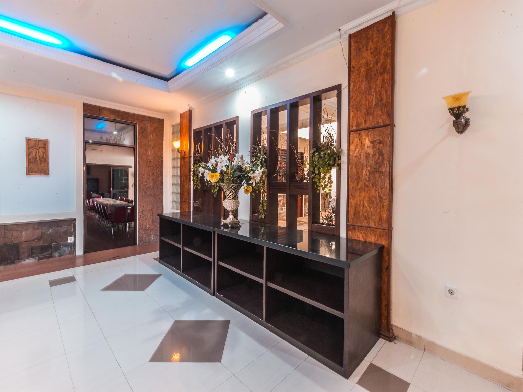 Oyo 1667 Wisma Lux Barkah Jakarta Exterior foto