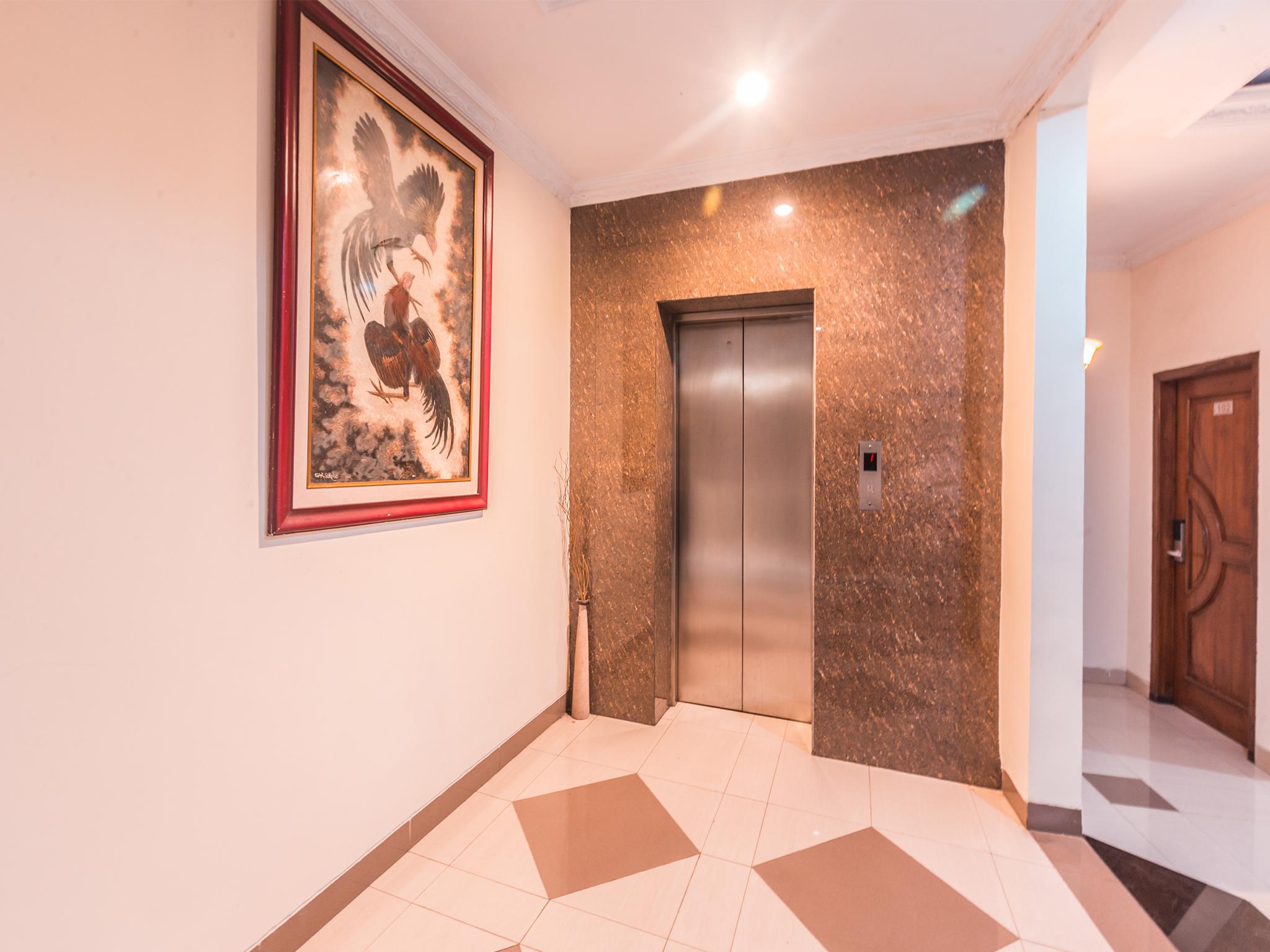 Oyo 1667 Wisma Lux Barkah Jakarta Exterior foto