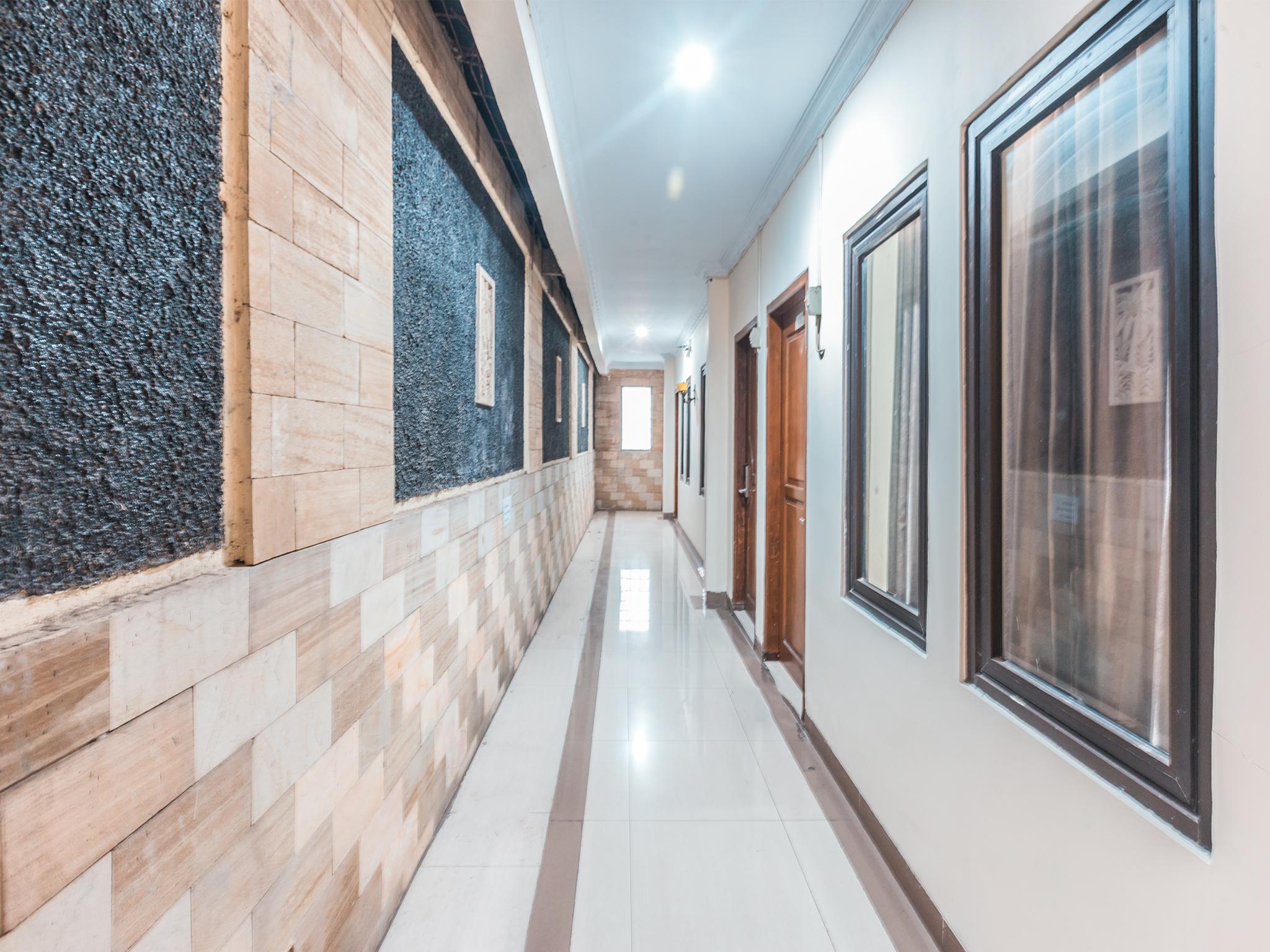 Oyo 1667 Wisma Lux Barkah Jakarta Exterior foto