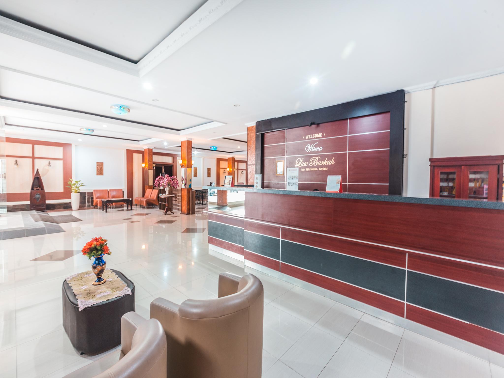 Oyo 1667 Wisma Lux Barkah Jakarta Exterior foto