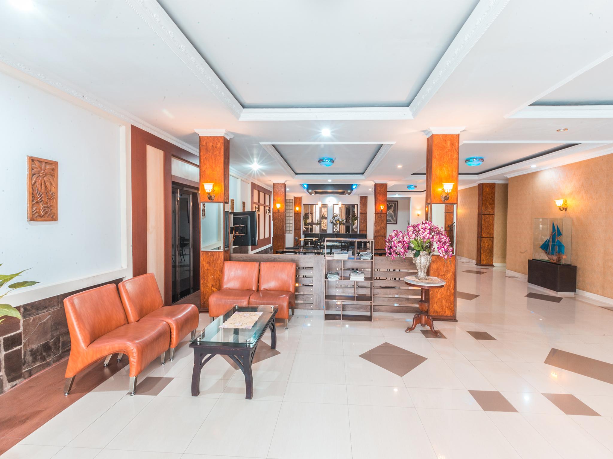 Oyo 1667 Wisma Lux Barkah Jakarta Exterior foto