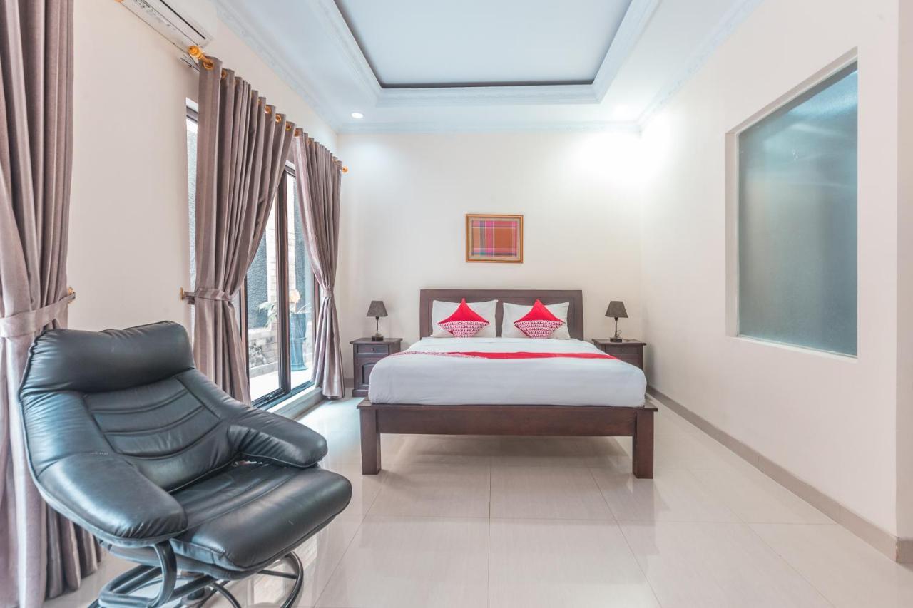 Oyo 1667 Wisma Lux Barkah Jakarta Exterior foto