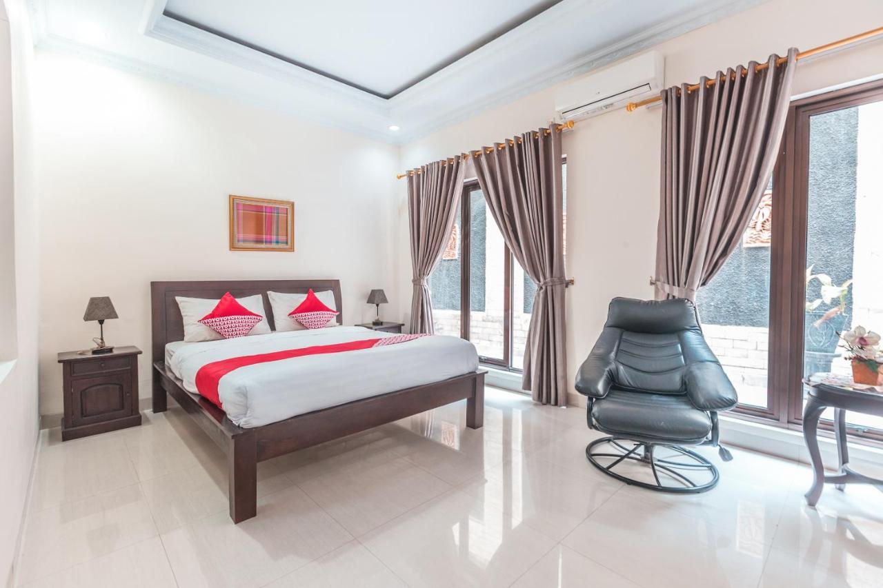 Oyo 1667 Wisma Lux Barkah Jakarta Exterior foto
